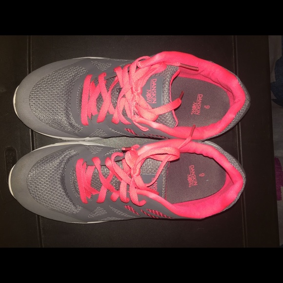 Women’s Tennis Shoes - Picture 2 of 3